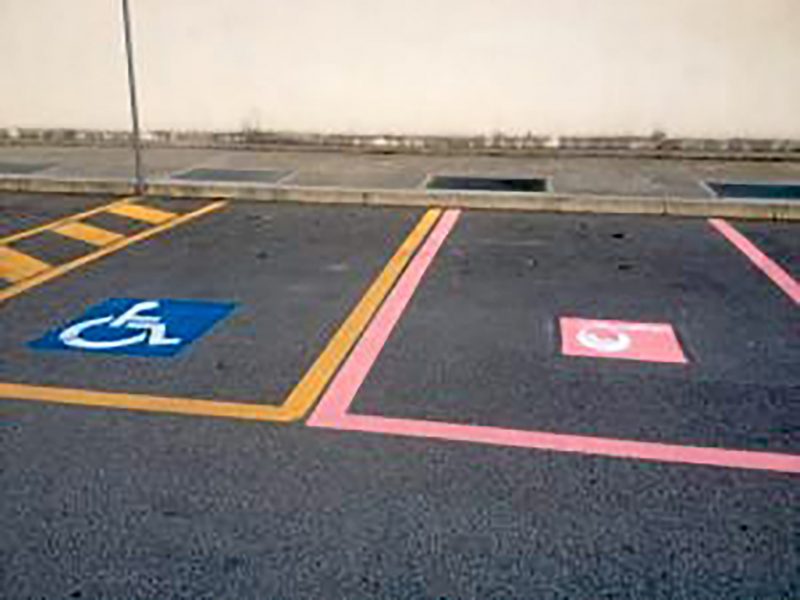 Stalli rosa e disabili