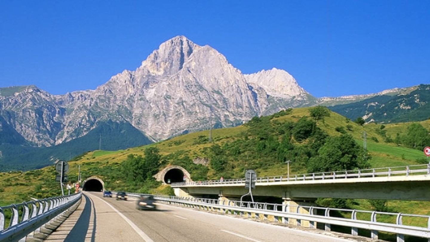 Incontro strada dei parchi