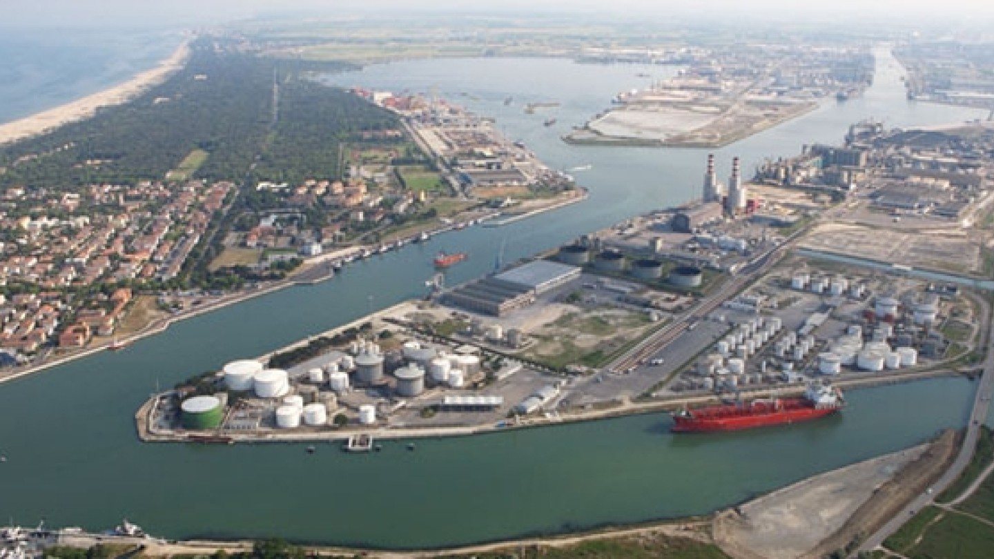 Veduta aerea del porto di ravenna