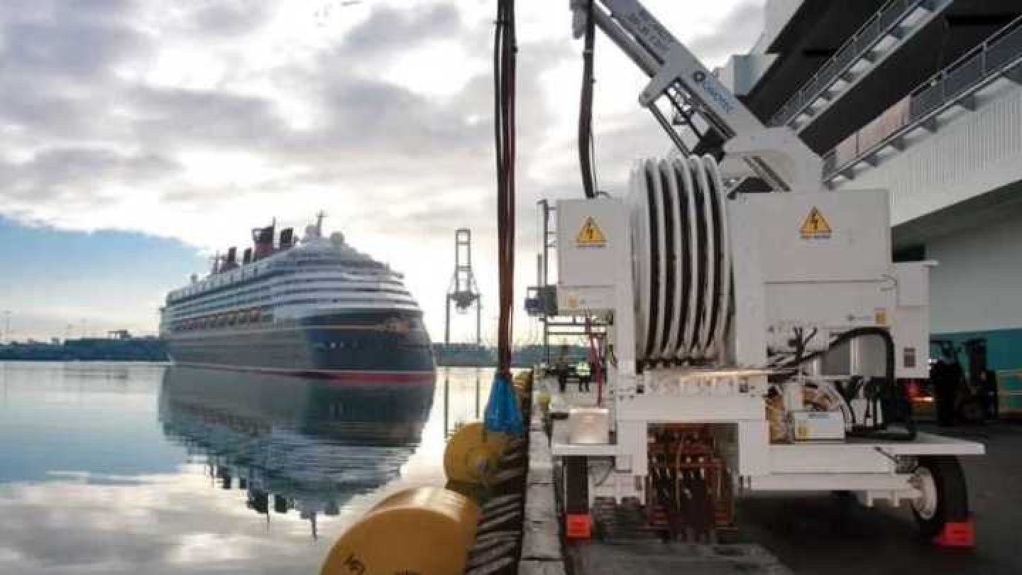 Pnrr: firmati sei decreti per 1,9 miliardi del Piano complementare. Un miliardo per messa in sicurezza delle autostrade A24/A25, 720 mln per la navigazione green e 200 mln per il trasporto merci ferroviario