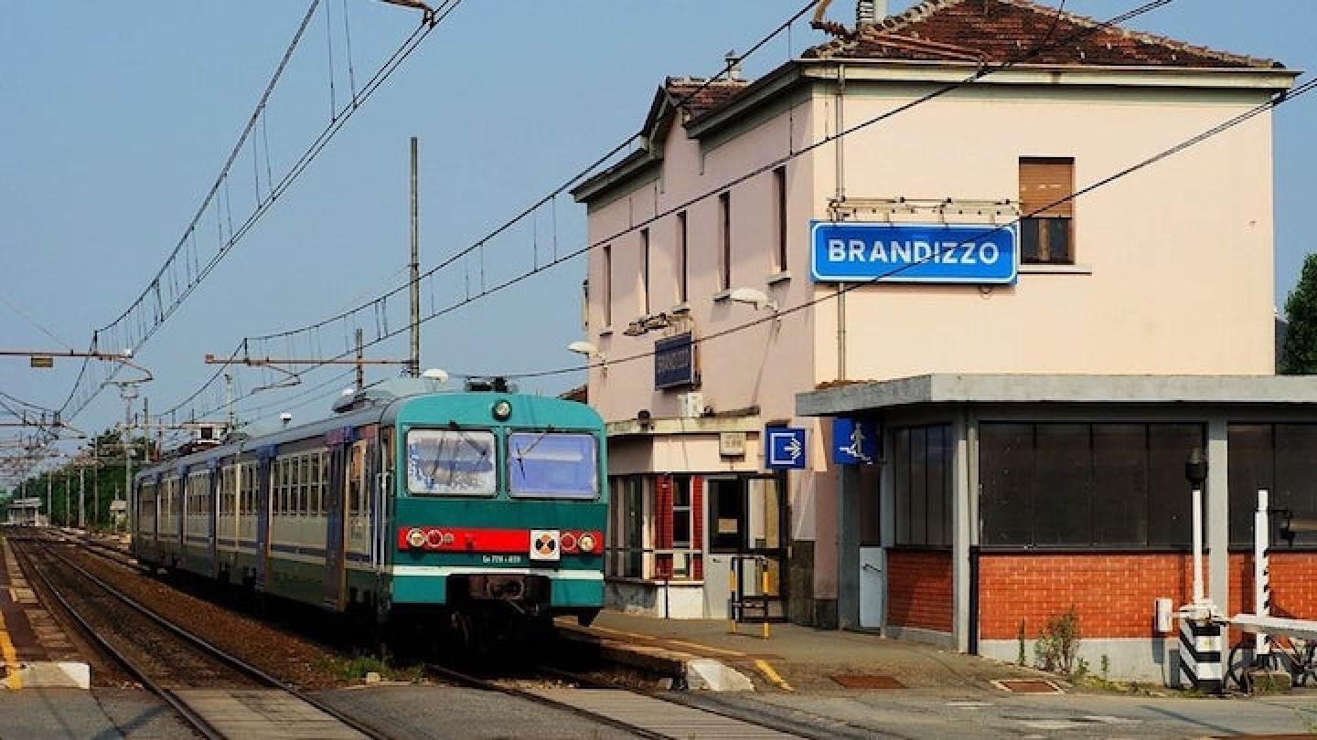 Stazione ferroviaria di Brandizzo (Torino)