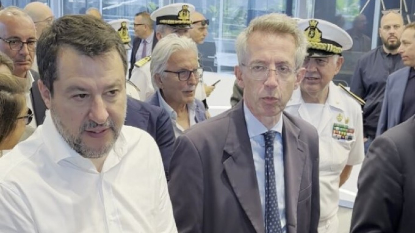 Il ministro Salvini al sopralluogo tecnico presso la Stazione Marittima del Molo Beverello