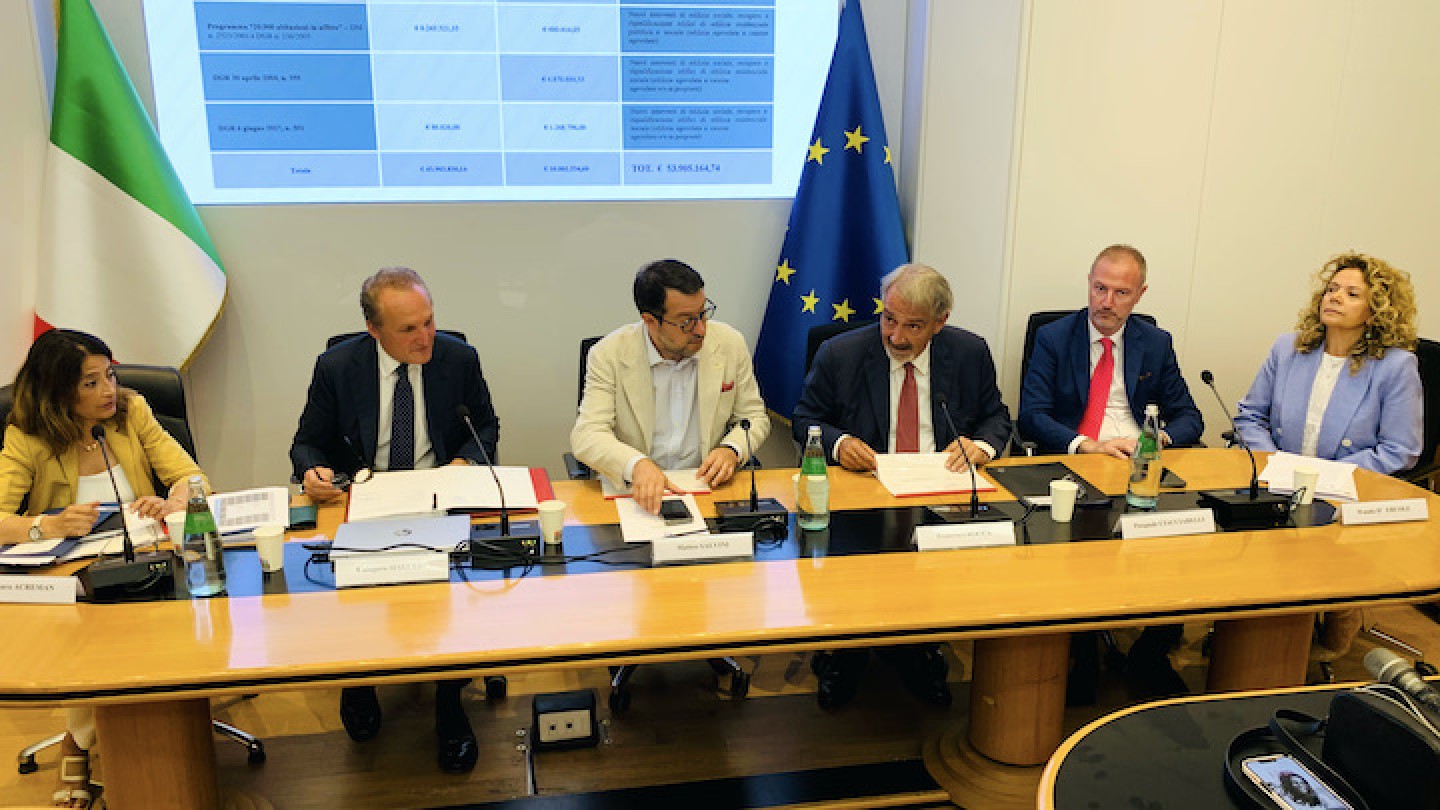 Firma dell'accordo tra il ministro Salvini e il presidente di Regione Lazio Rocca