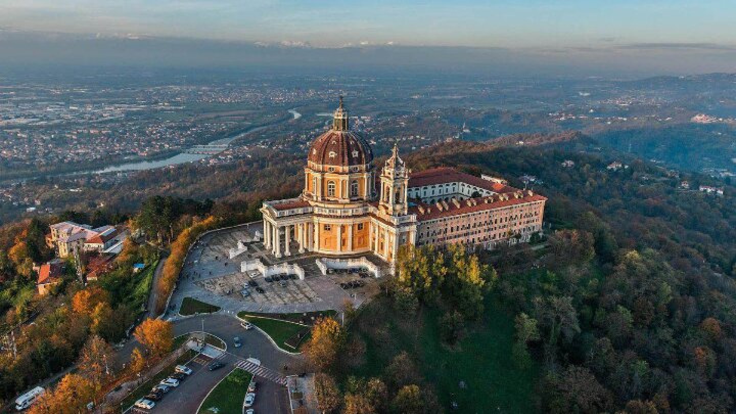 Foto dall'alto della Basilica di Superga a Torino