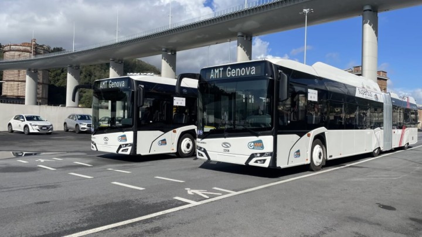 due nuovi filobus elettrici presentati a Genova