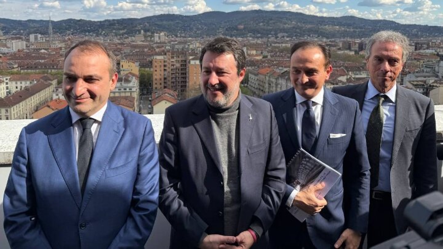Immagine incontro ministro Matteo Salvini metropolitana M2 Torino