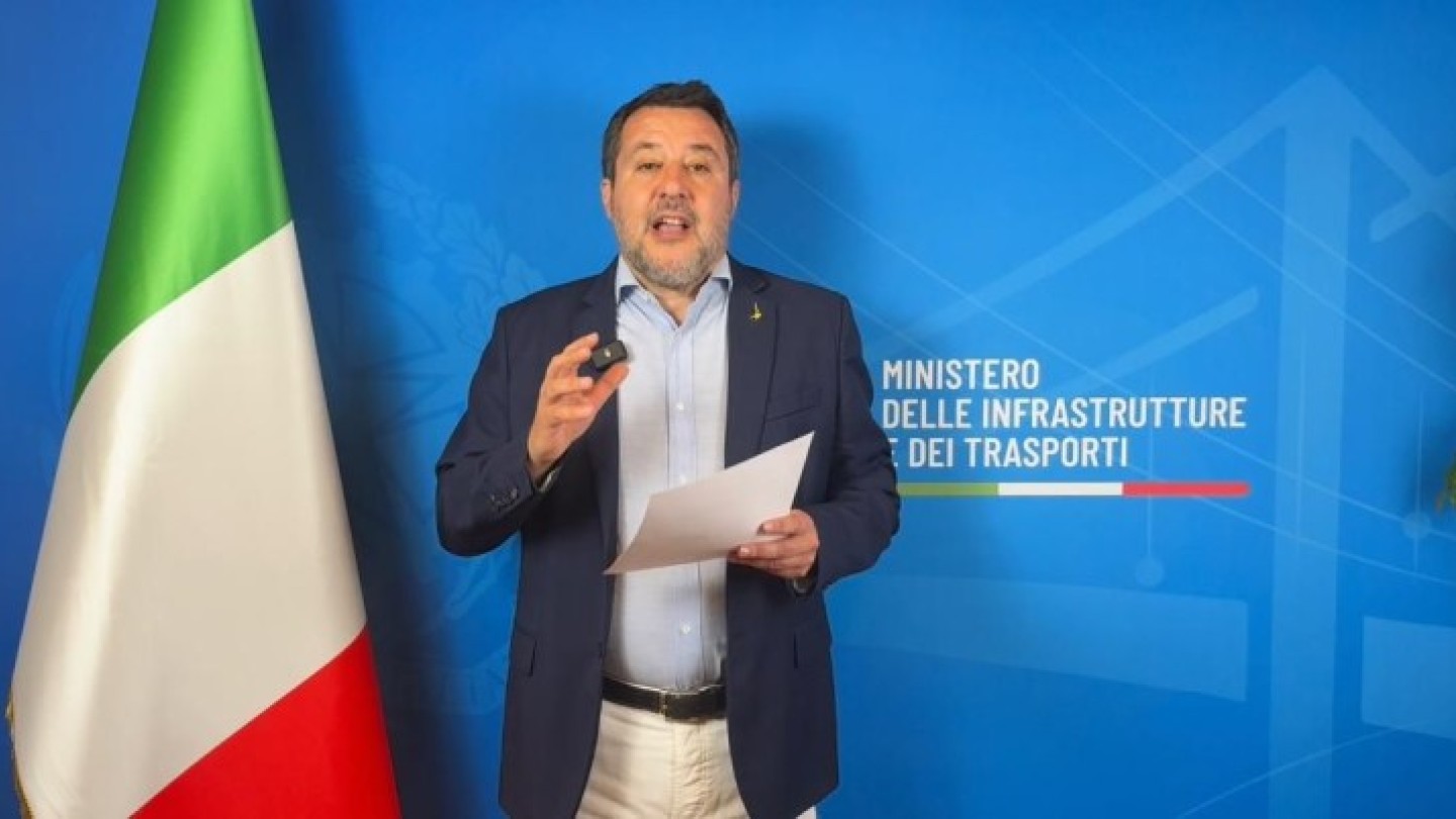 foto ministro confagricoltura latina